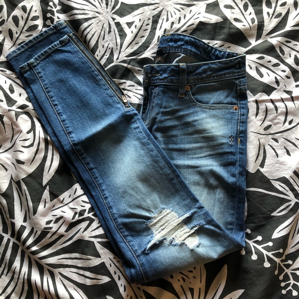 Mid-rise ankle length denim w/ zipper